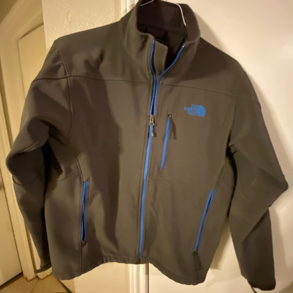 Men’s North Face Soft Shell - Picture 2 of 2